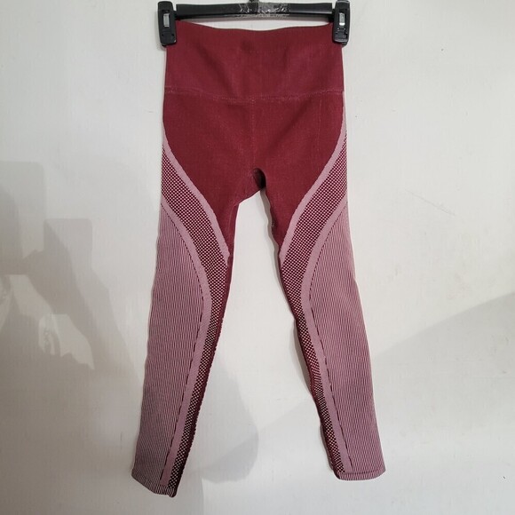 NEW Fabletics High Waisted Seamless Turbo Legging Black Cherry/Petal Size XS - Picture 3 of 12